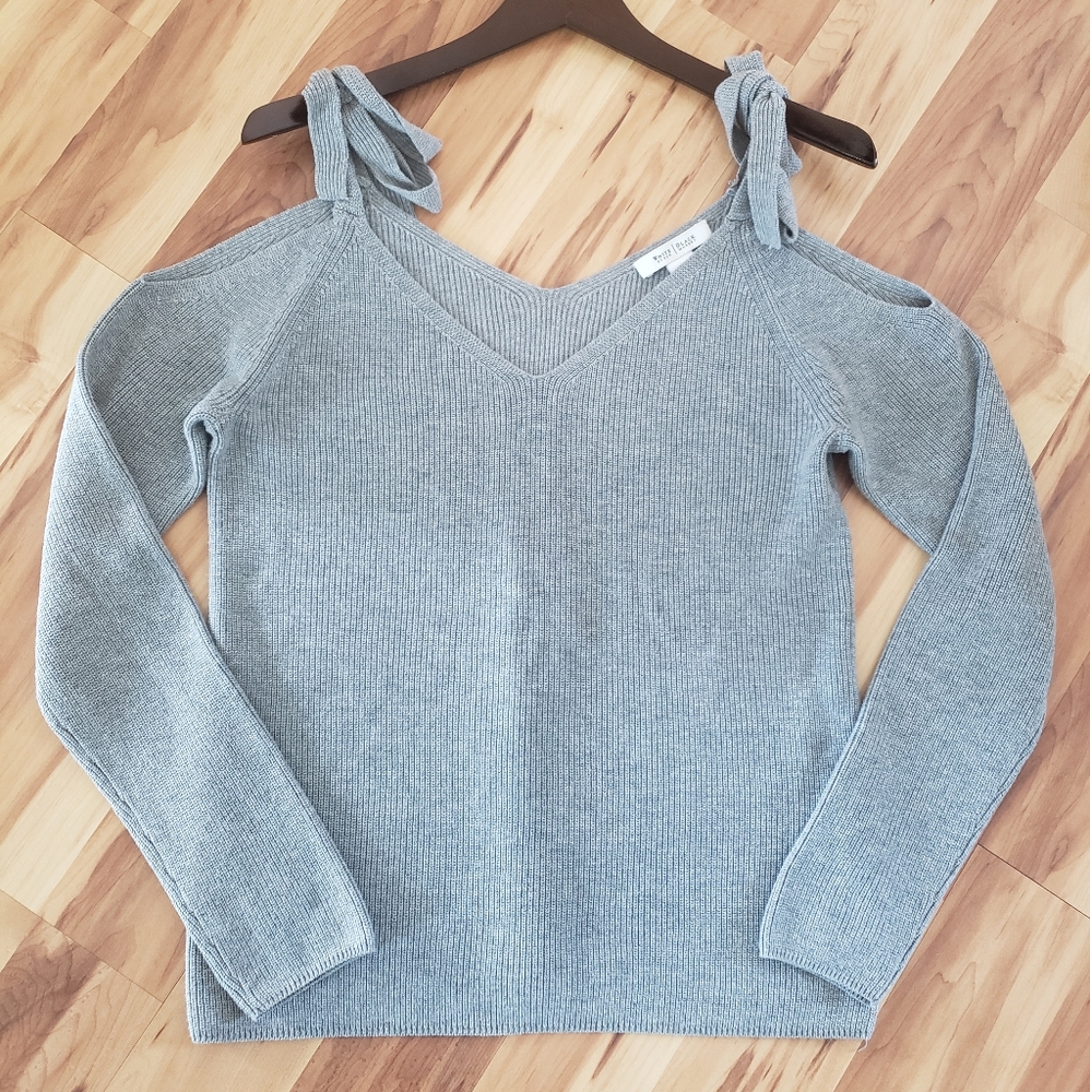 Gray tie Cold Shoulder Sweater